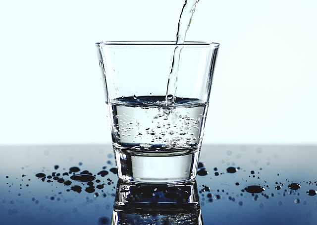 6 lý do nên uống nước ấm khi bụng đói
